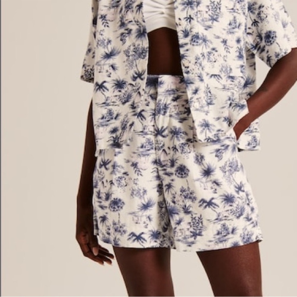 Abercrombie & Fitch Cream And Blue High-Waist Toile Print Shorts